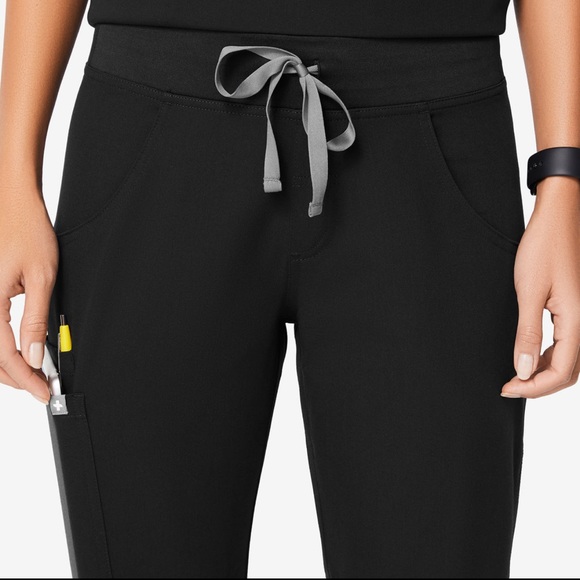 FIGS XL Black Kade Cargo Scrub Pant - Picture 1 of 4